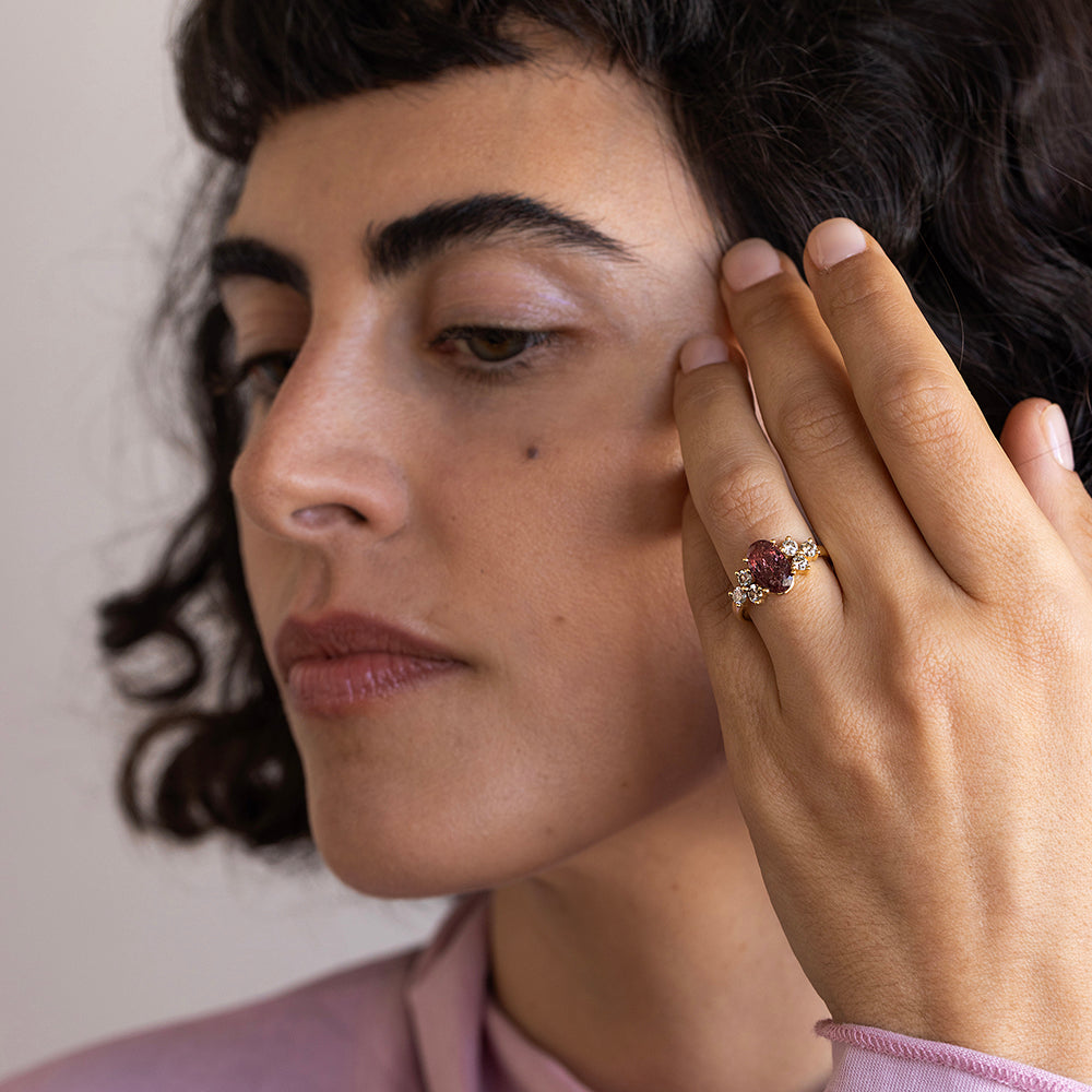 טבעת ספיר חום-כתום ויהלומי שמפניה (אובל)