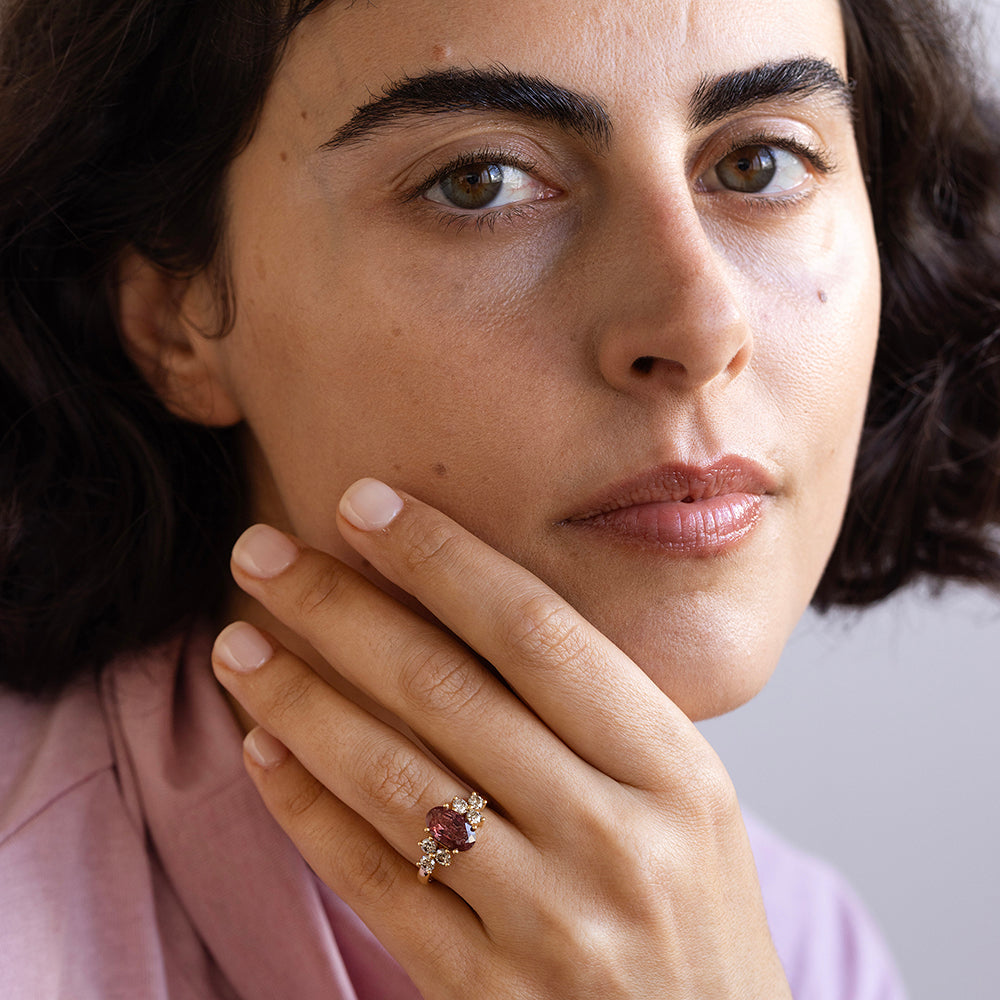 טבעת ספיר חום-כתום ויהלומי שמפניה (אובל)