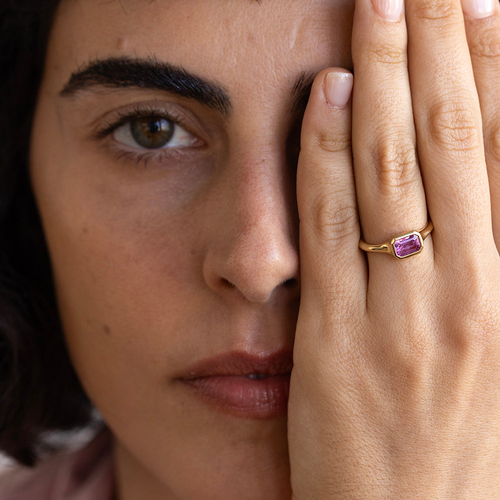 טבעת ספיר ורוד (אמרלד קאט)