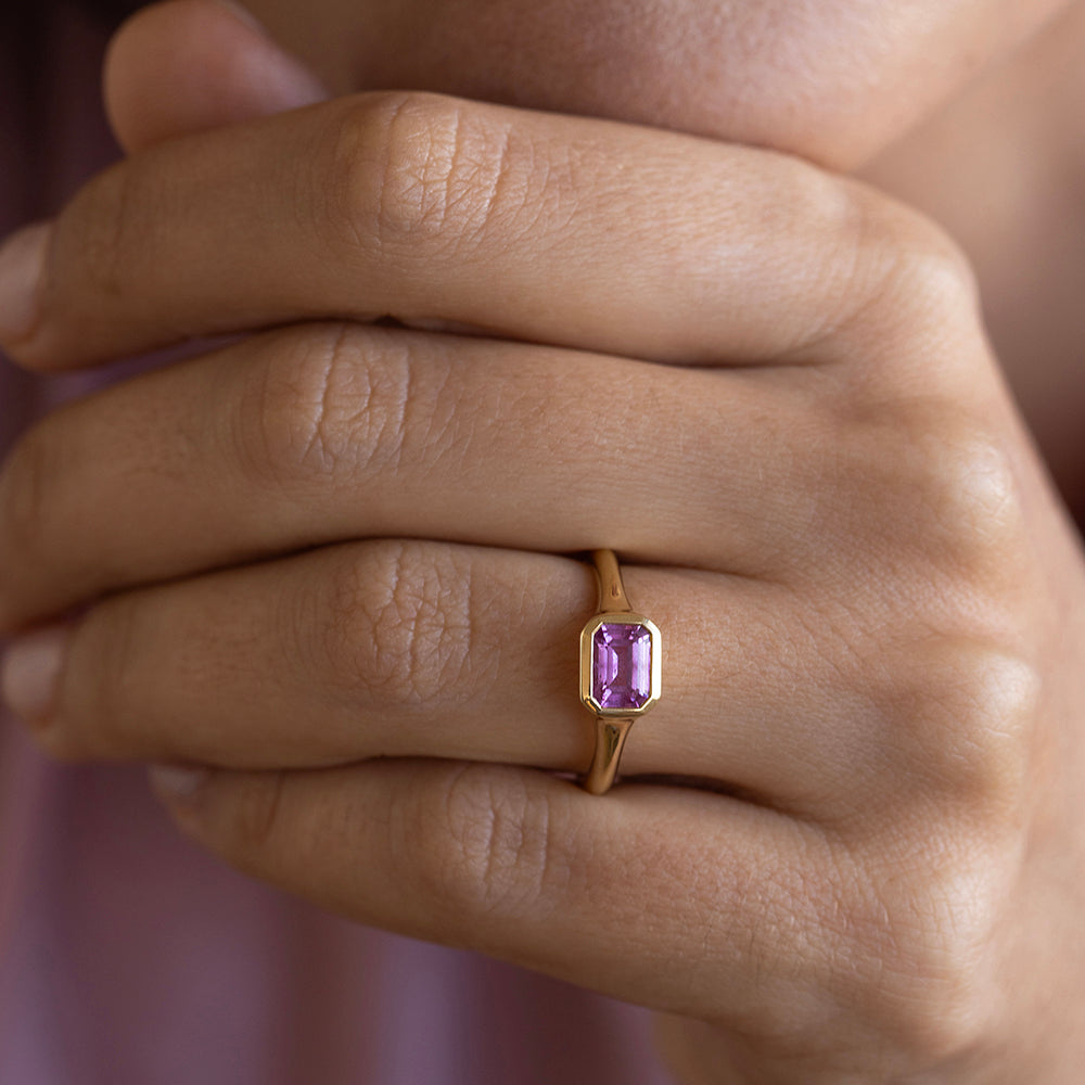 טבעת ספיר ורוד (אמרלד קאט)