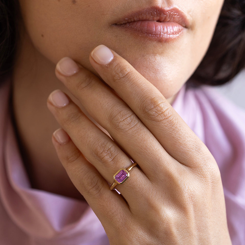 טבעת ספיר ורוד (אמרלד קאט)