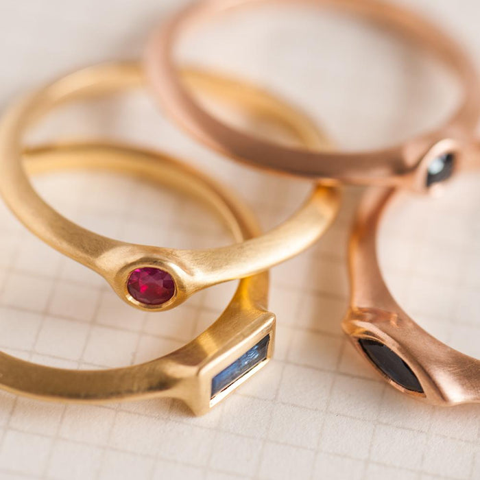 טבעת חוטית ספיר באגט (קטנה)