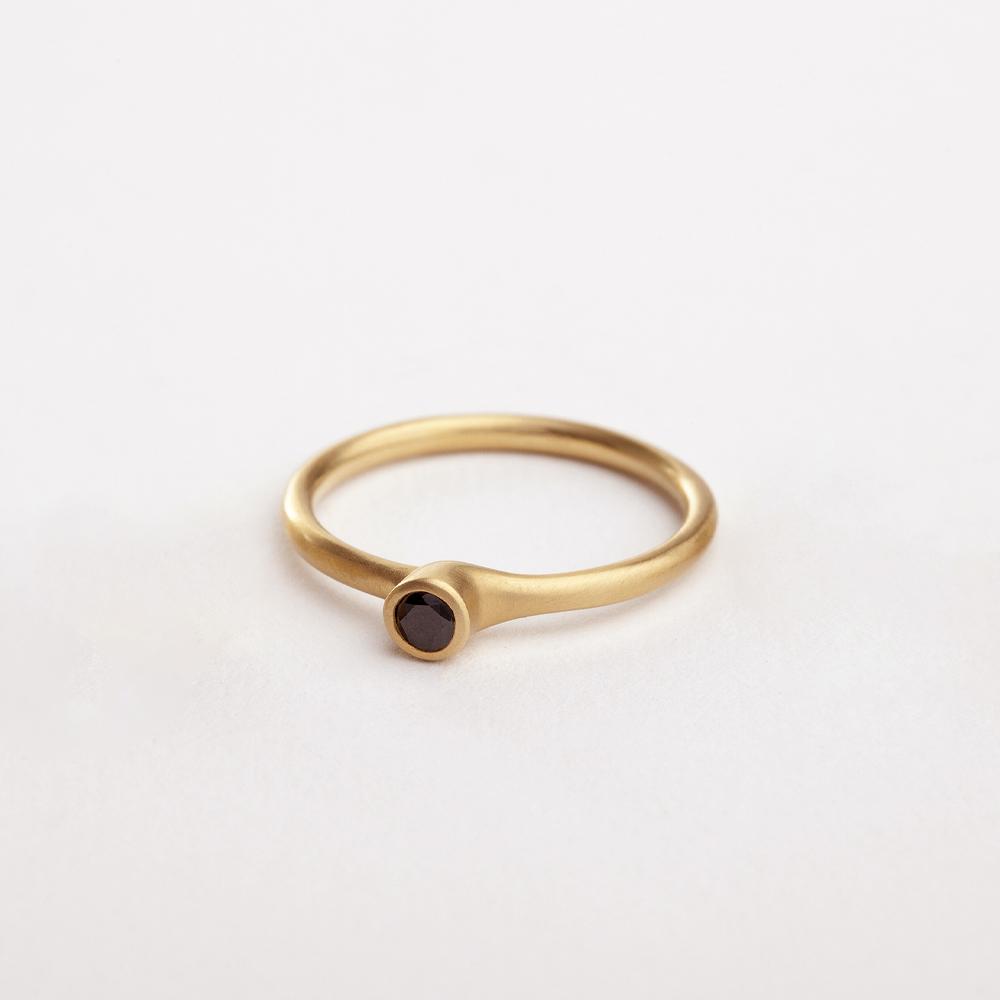 טבעת יהלום שחור (אסימטרית)