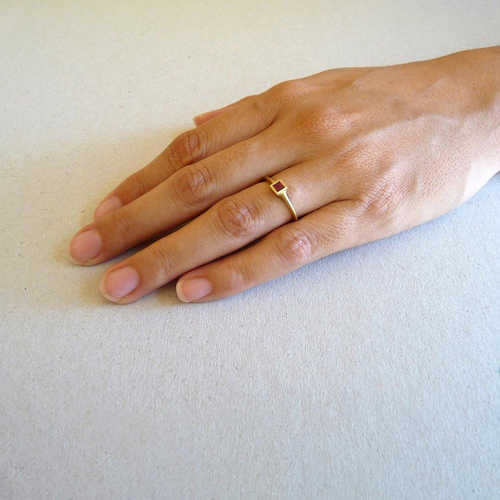 טבעת חוטית רובי ריבוע (קטנה)