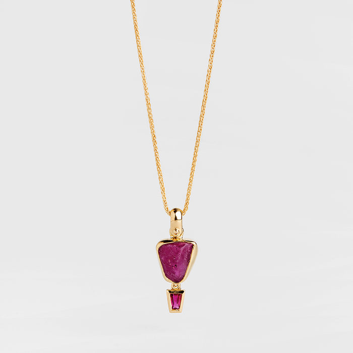 תליון סלע אדום (רובי)