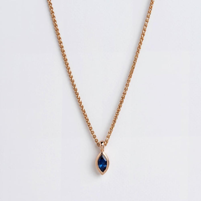 תליון נוצה כחולה