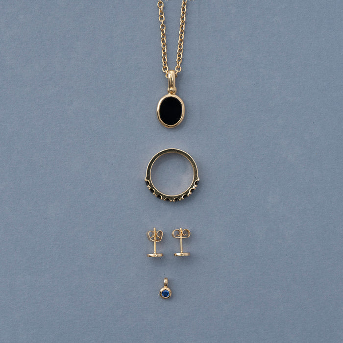 טבעת שורה יהלומים אפורים גדולים (5 אבנים)