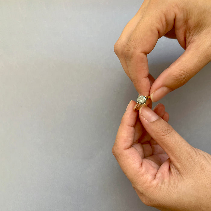 טבעת סוליטר יהלום אפור